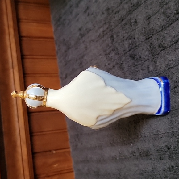 Vintage Sanmyro Religious Statue - Picture 2 of 4